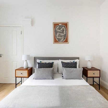 Stylish One Bedroom Apartment In Greater Londres Exterior foto